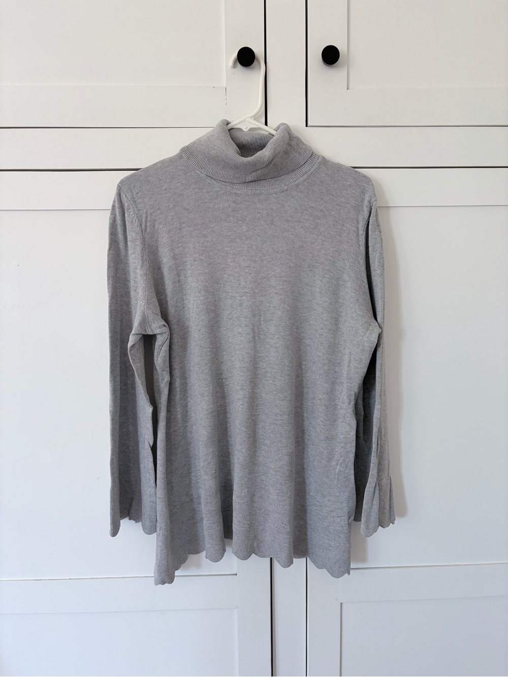 Isaac Mizrahi Gray Turtleneck Ribbed Scalloped Top Size Large